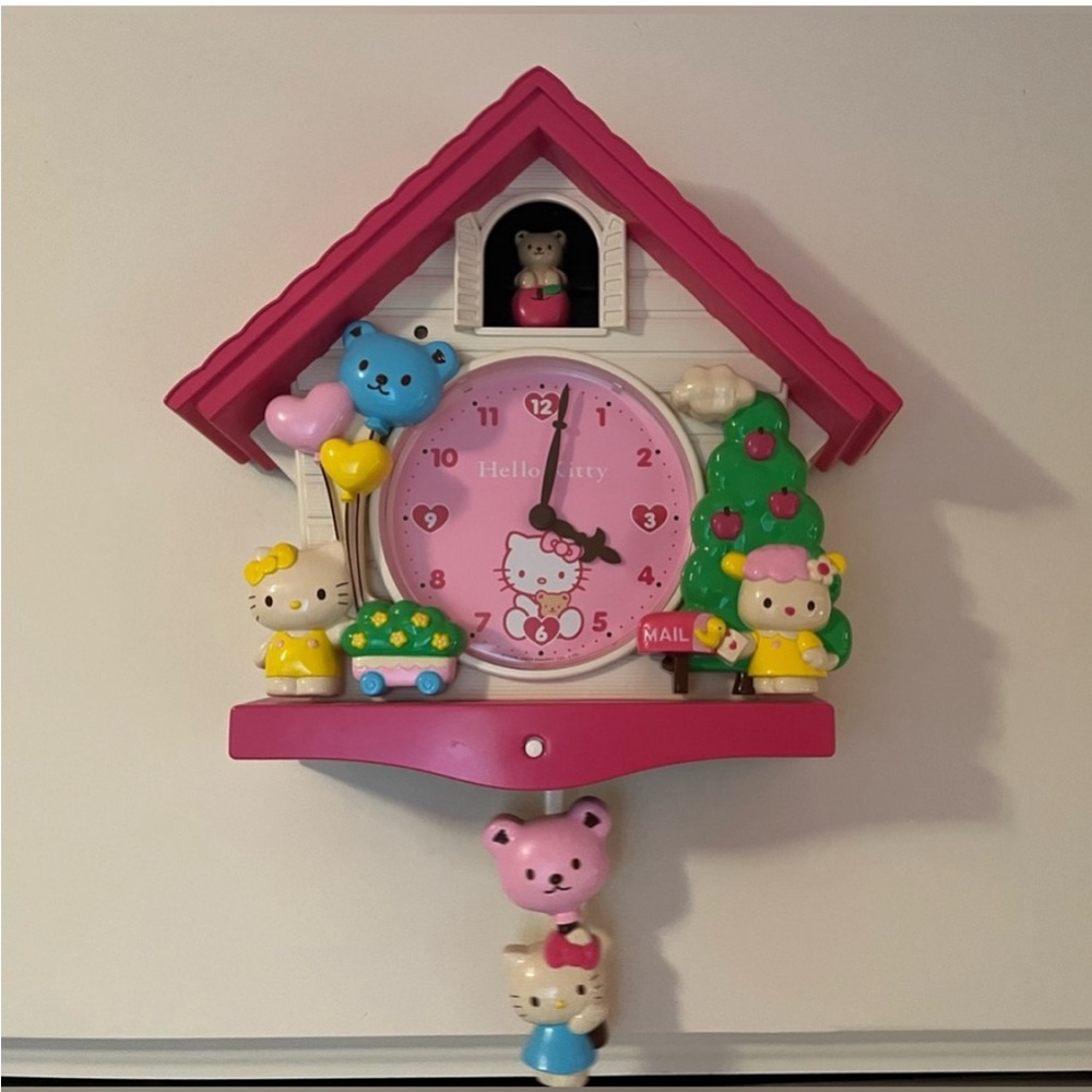 HELLO  KITTY Sanrio NWT VERY RARE LIMITED EDITION WALL PENDULUM SANIRO CLOCK 💖